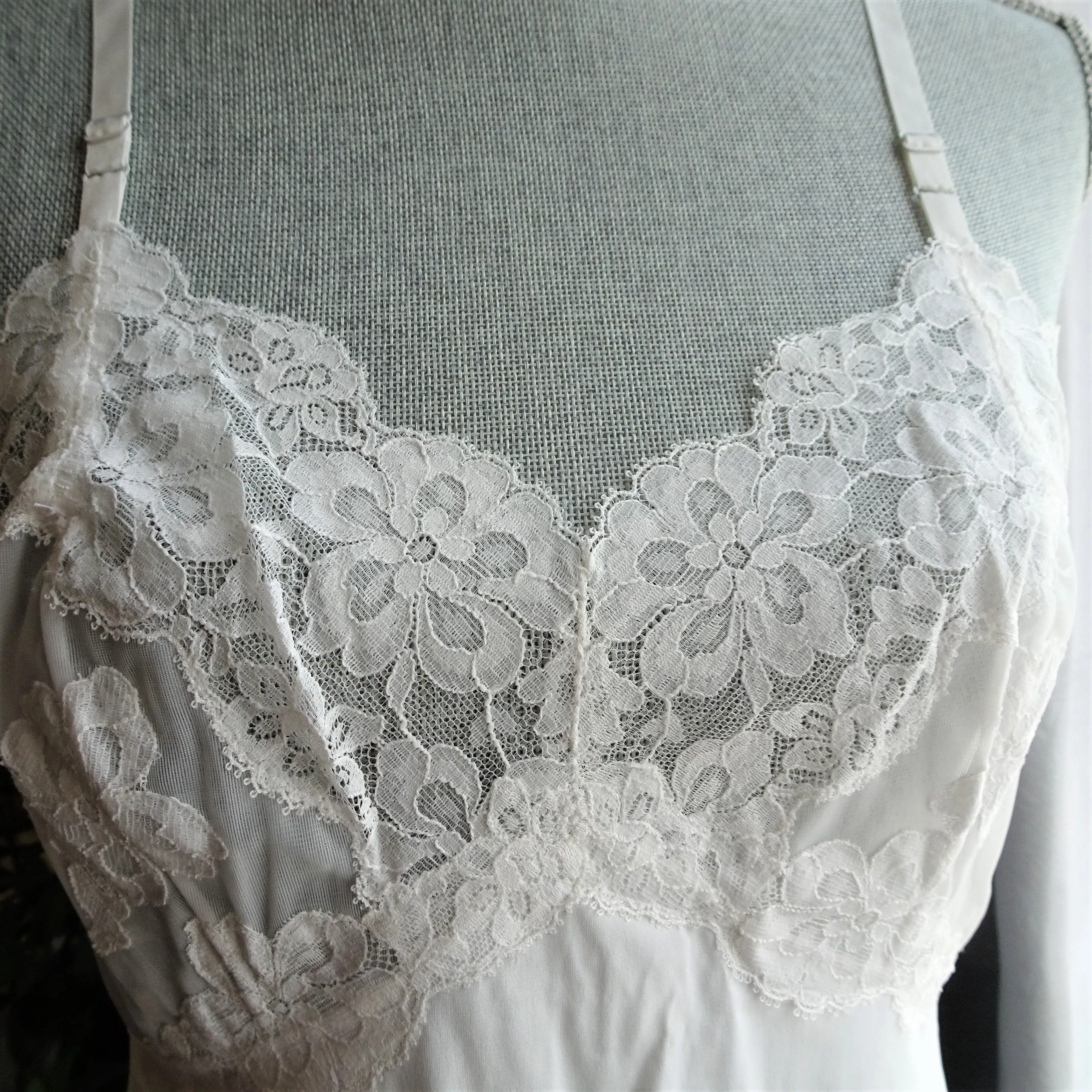 BEAUTIFUL 1950s Vintage Slip by Vanity Fair Lingerie, Wide French Lace Trim , Bust 34, Looks Never Worn, Perfect Bridal Slip, Collectible Vintage Slips