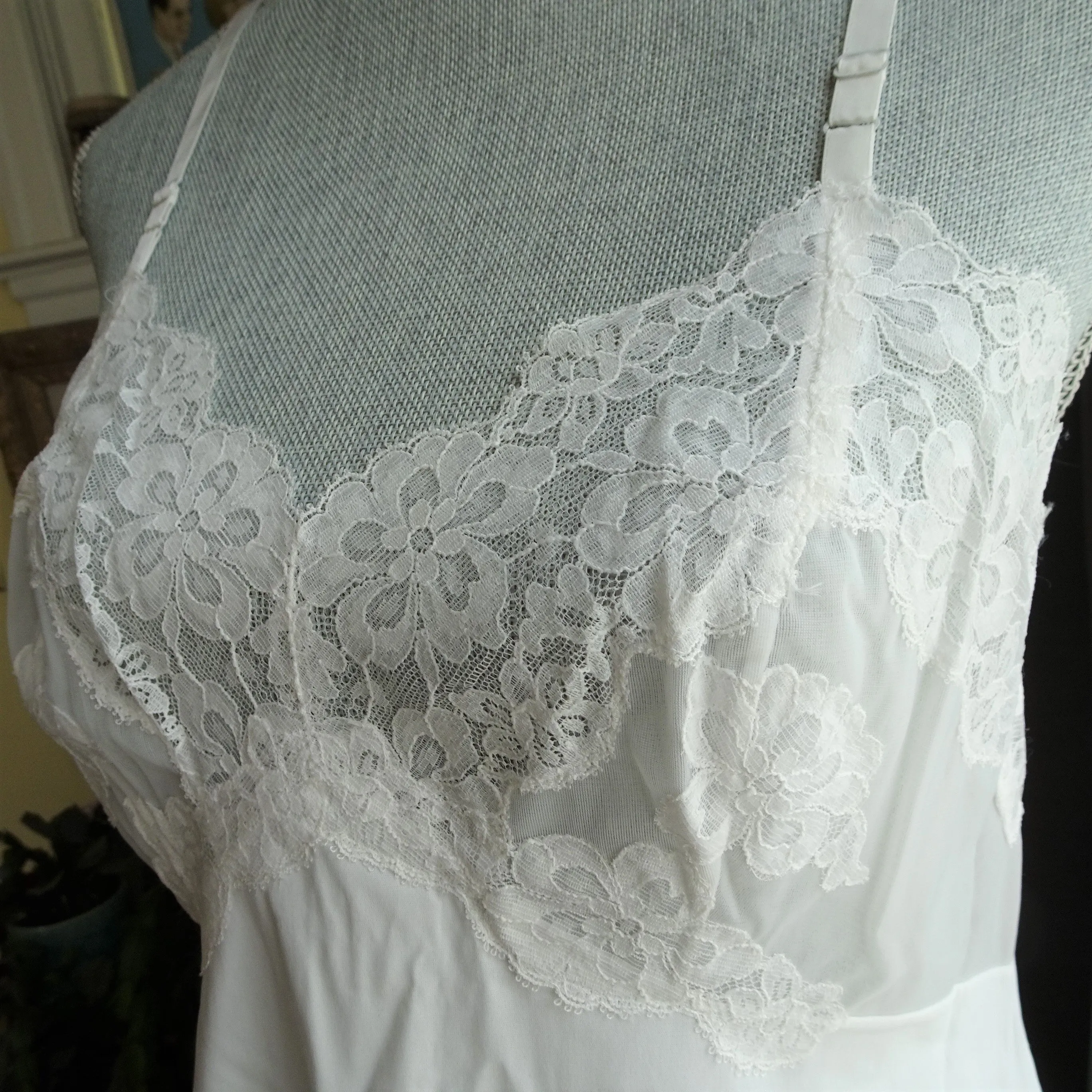 BEAUTIFUL 1950s Vintage Slip by Vanity Fair Lingerie, Wide French Lace Trim , Bust 34, Looks Never Worn, Perfect Bridal Slip, Collectible Vintage Slips