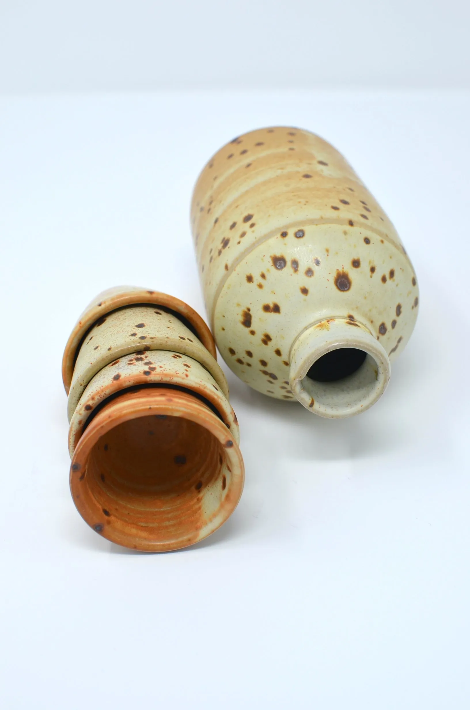BUCKLAND CERAMICS - SAKE SET (POT & CUPS)
