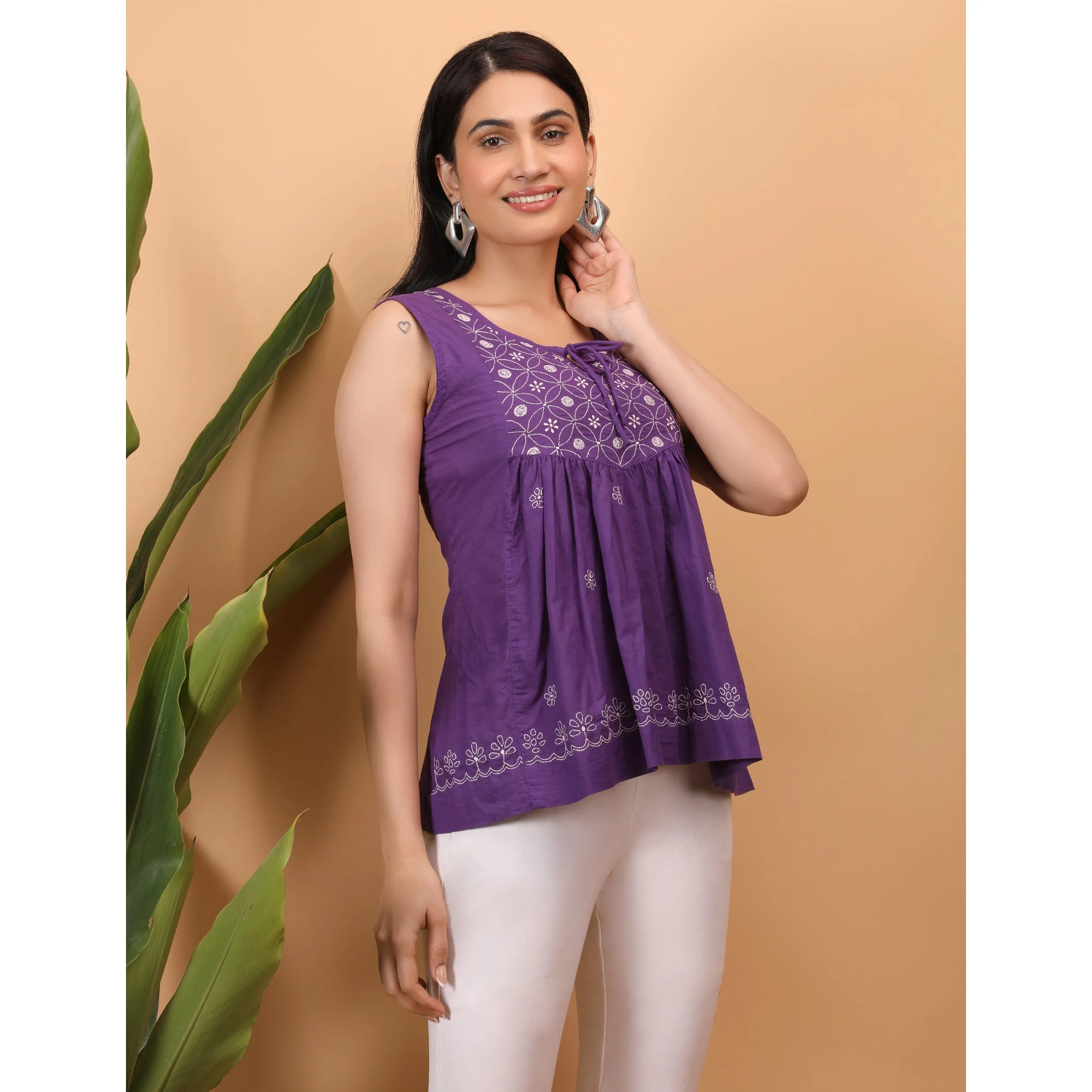 Shwet Women Purple Chikankari Sleevless Yoke Top