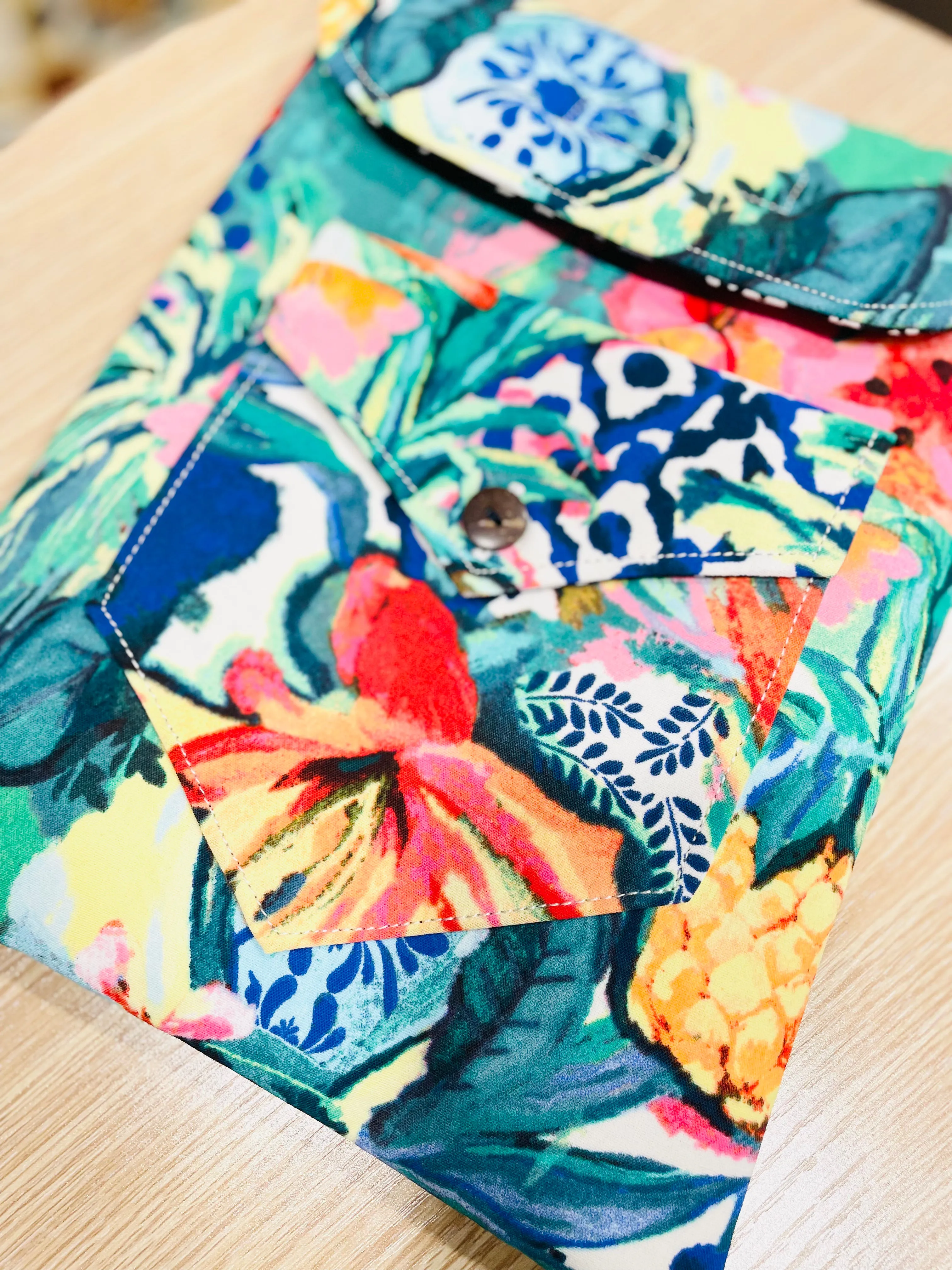 The Tropical 🍍 10.5inch BeeKeeper Tablet/Ipad Sleeve