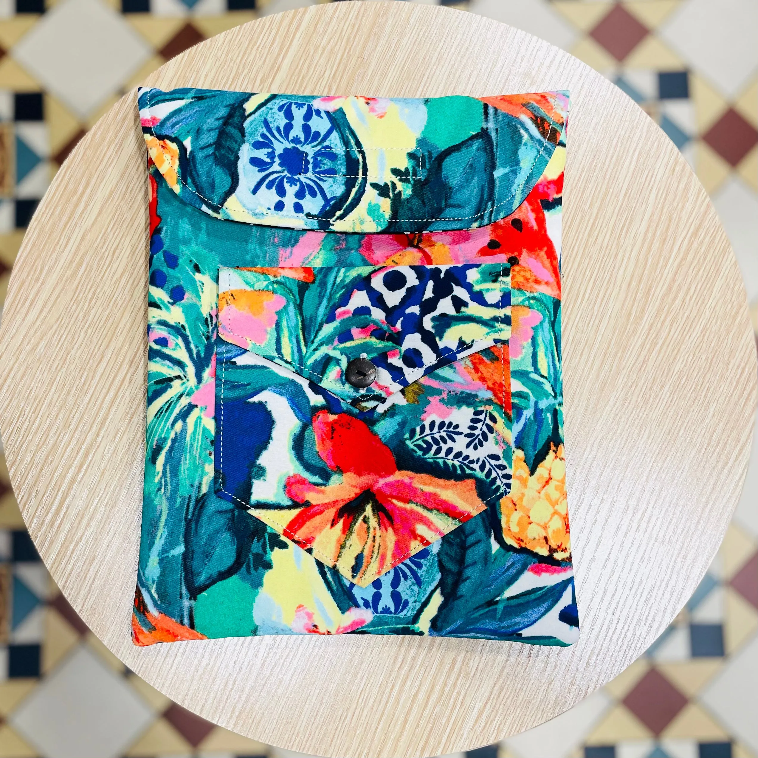The Tropical 🍍 10.5inch BeeKeeper Tablet/Ipad Sleeve
